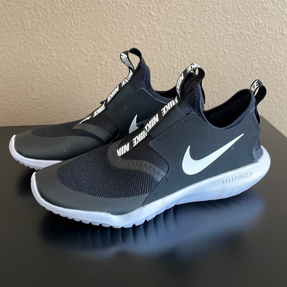 Boys Nike Flex Runner … size 6y